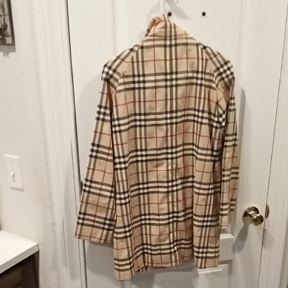 Classic Authentic Burberry Nova Check Outerwear Raincoat - Picture 2 of 2
